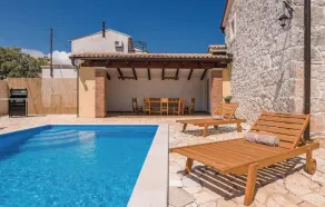 Stunning Home in Krnica With 4 Bedrooms, Wifi and Private Swimming Pool - Image 5