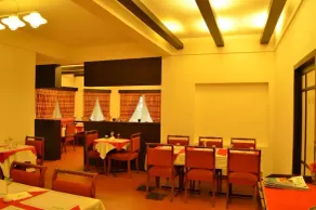 Royal Retreat - Image 4