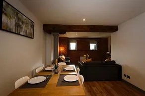 Karah Suites - Gloucester Docks - Image 4