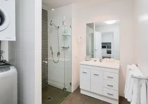 Chifley Apartments Newcastle - Image 2