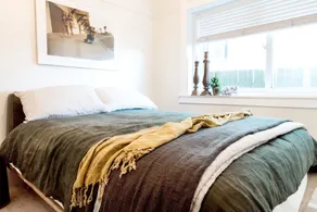 Designer Beachfront Apartment - Image 3