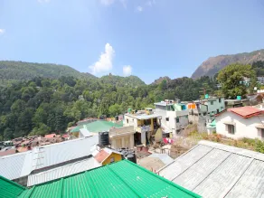 OYO 8793 Home Stay near Mall Road - Image 3