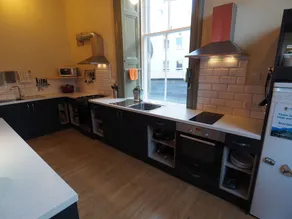 Willy Wallace Hostel - Image 2