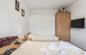 Awesome Home in Stinica With 2 Bedrooms and Wifi - Image 5