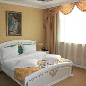 Xiaoyi Dongxing Hotel - Image 4