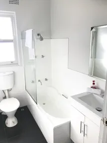#10 South Pacific Apartments - Image 4