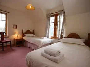 Stunning 4-bed Cottage S/C - Image 2
