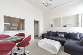 Richmond Riverside Apartment - Image 5