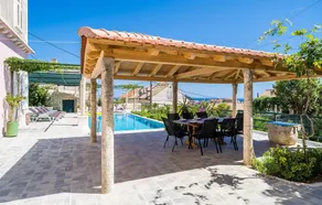 Nice apartment in Dubrovnik with Outdoor swimming pool, WiFi and 5 Bedrooms - Image 4