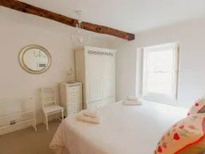 White Hart House, BURFORD - Image 2