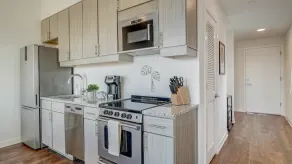 FRONTDESK Lakeview Green Apts Birmingham - Image 2