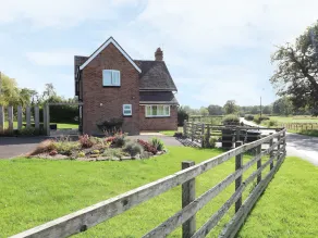 Ardsley Cottage Longford Hall Farm Holiday Cottages - Image 2