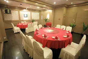 Garden City Hotel - Image 2