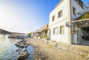 Seaside House With Refreshing View in Gumusluk - Image 4