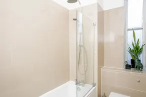 2 Bedroom Flat Near Shepherd's Bush Sleeps 4 - Image 5