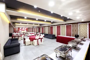 Hotel Crossroads by OYO Rooms - Image 5