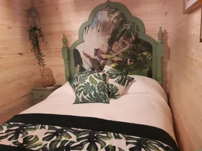 Cabin set in a Beautiful Romantic Tropical Garden - Image 3