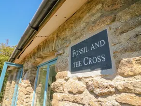 Fossil And The Cross Cottage, West Bexington - Image 3