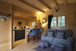 Tranquil Cabin Retreat in Carluke - Image 2