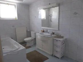Hollik Apartmanhaz - Image 4