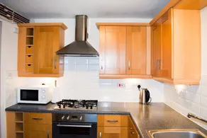 Bright and Modern Home in Edinburgh - Image 2