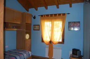 Rustic, 3-bedroom House in Villamanín With a Furnished Terrace, Garden - Image 3