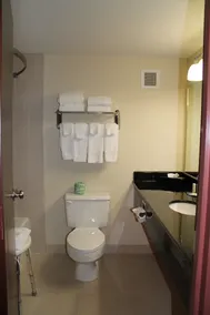 Quality Inn & Suites - Image 2
