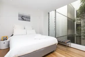 Two Storey Lux Apartment Near CBD - Image 2