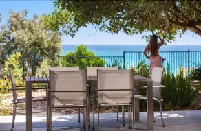 Stradbroke Island Beach Hotel & Spa Resort - Image 2