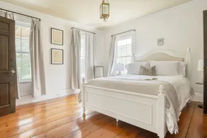 Daffodil by Avantstay Countryside Retreat in Historic Home w/ Large Backyard - Image 2