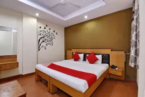 OYO 305 Hotel Rajdeep Palace - Image 2