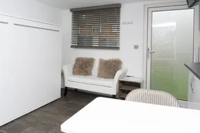 Beautiful 2-bed Studio - Image 2