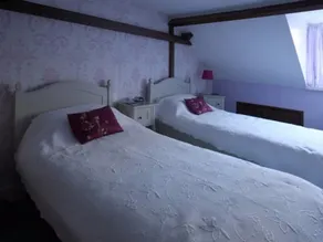 Hillside House - Guest House - Image 4