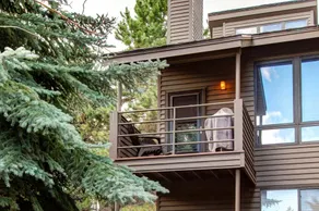 Maison adaptée aux familles avec sauna, jacuzzi et piscine | Vue montagne | Ski à proximité - Image 4
