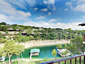 4BR Lakeway Waterfront by RedAwning - Image 3