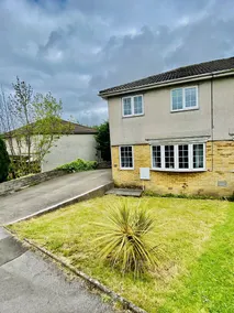 4 Bed house, downstairs bedroom & Ensuite & parking - Image 5