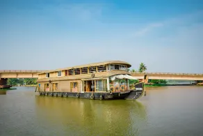 OYO 23231 KHBO Gold Sharing Houseboat - Image 5