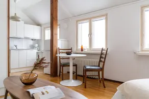 Upper floor studio with a sea view - Image 4