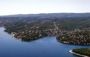 Amazing Apartment in Splitska With 2 Bedrooms and Wifi - Image 5
