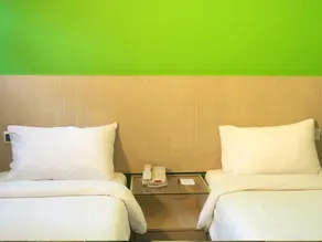 Aqueen Hotel Balestier - Image 3