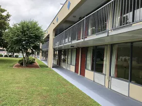 Americas Best Value Inn - Image 4