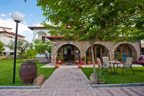 Kamares House Apartments & Studios - Image 2