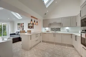 Wonderful Coastal Cottage with Garden - Image 3