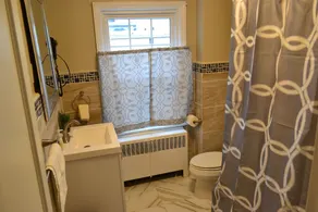 NYC 10 Mins, 6 Luxury Affordable Multi Bedroom Apartments - Image 4