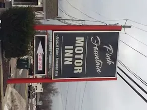 Pink Fountain Motor Inn - Image 3