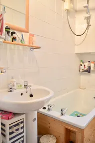 Two Bedroom Flat In Meadowbank - Image 5