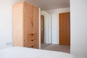 Modern 2 Bed Apartment in Greenwich Prime Location Near Cutty Sark & Excellent Transport Links - Image 5