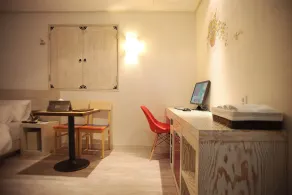 Art Hotel 1 - Image 2