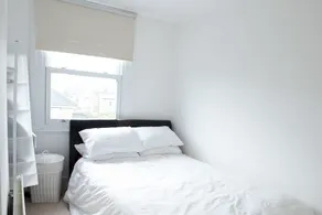 Cosy Two Storey 1 Bedroom Flat in Battersea - Image 3