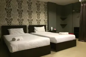 Sweet Hotel - Image 2